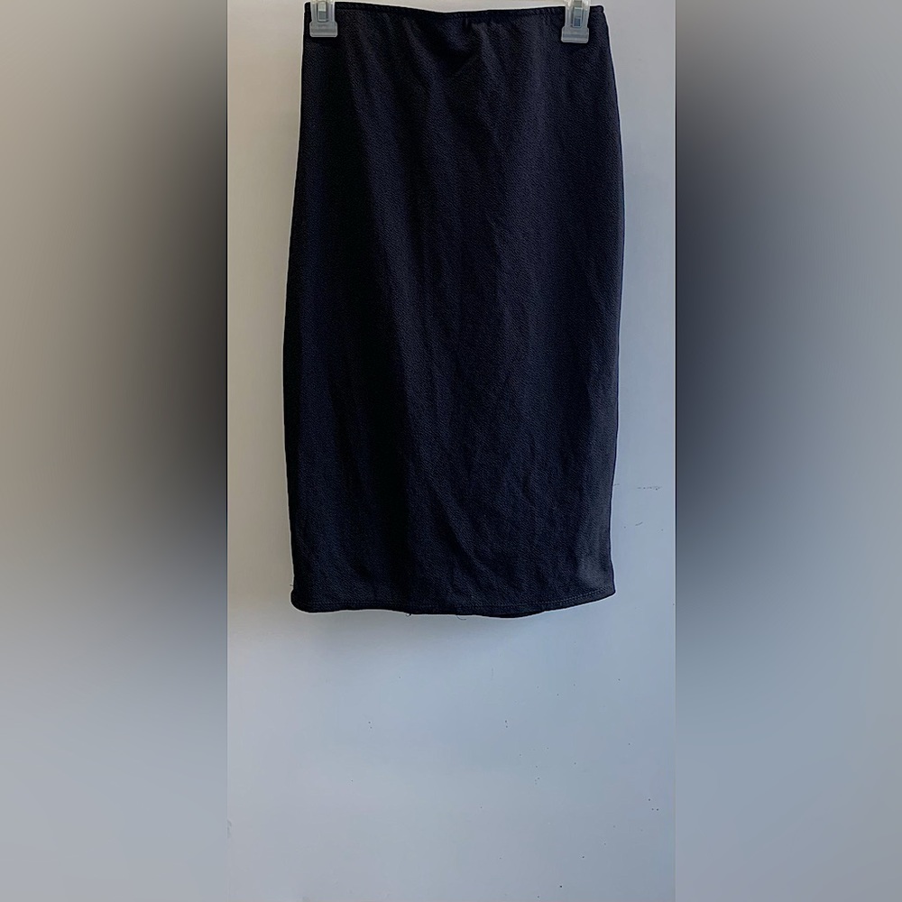 Women’s Stretchy Black Midi Pencil Skirt- Medium